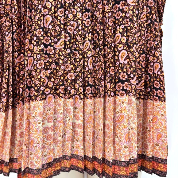 DR2 Short Sleeve Accordion Pleated Floral Paisley Print Cap Sleeve Top Sz L - Picture 4 of 8